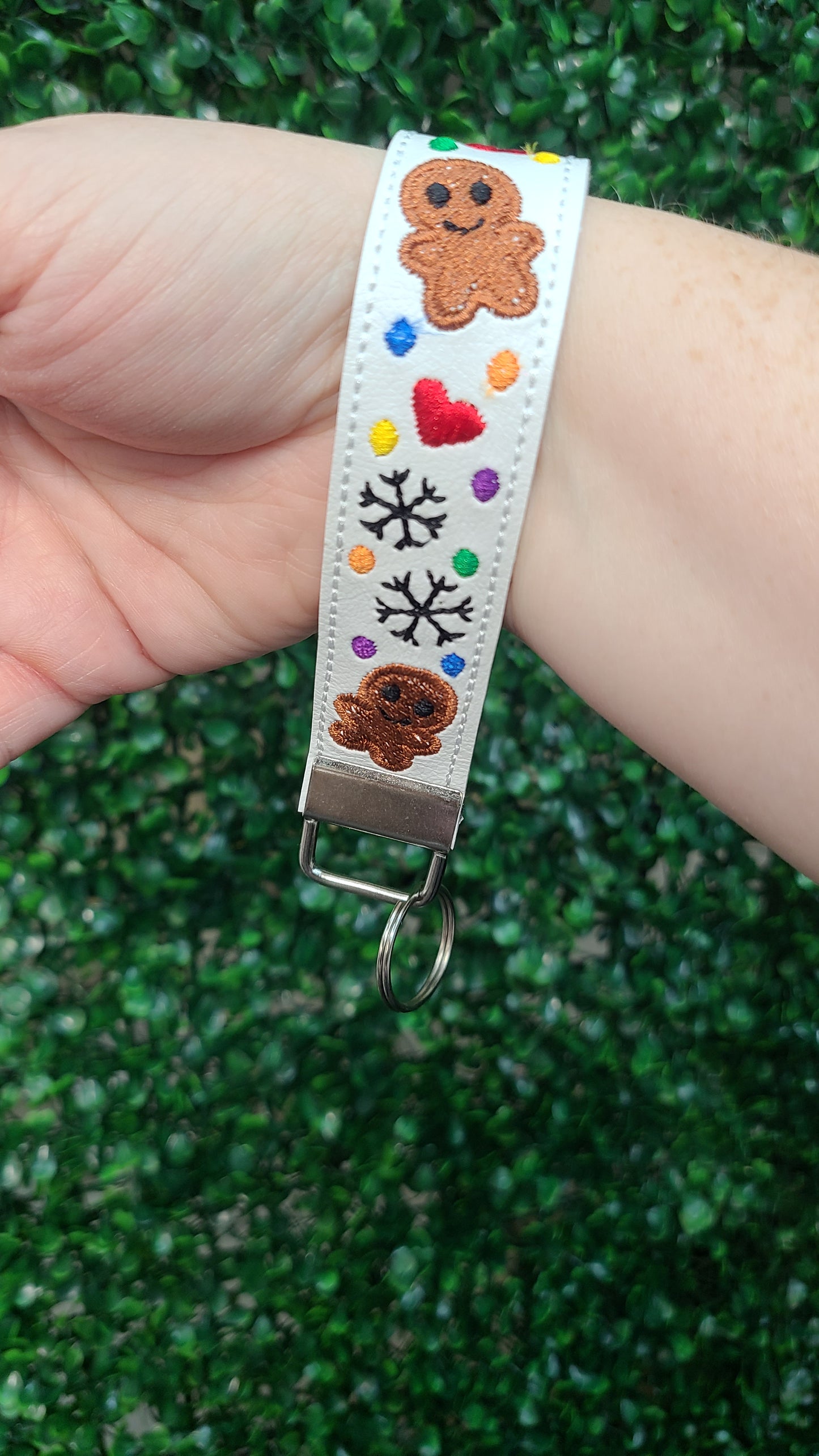 Gingerbread Wristlet ❄️