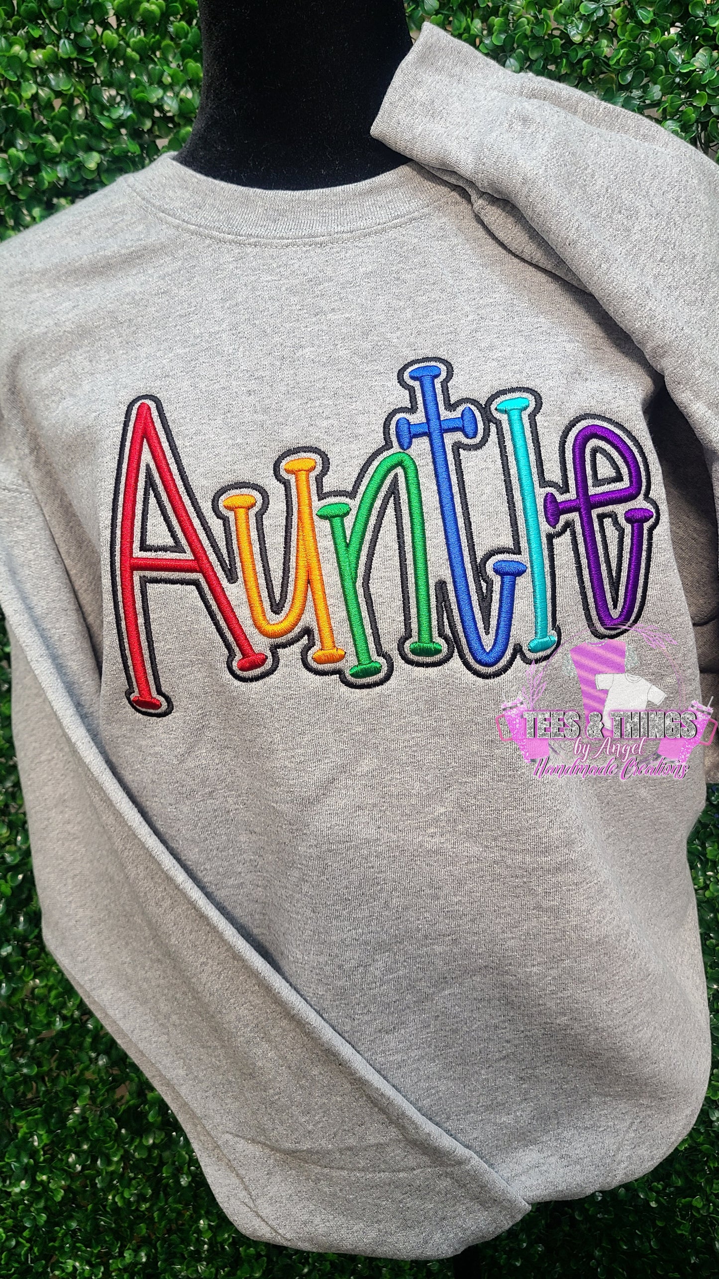 Auntie 3D embroidered sweatshirt! 💕