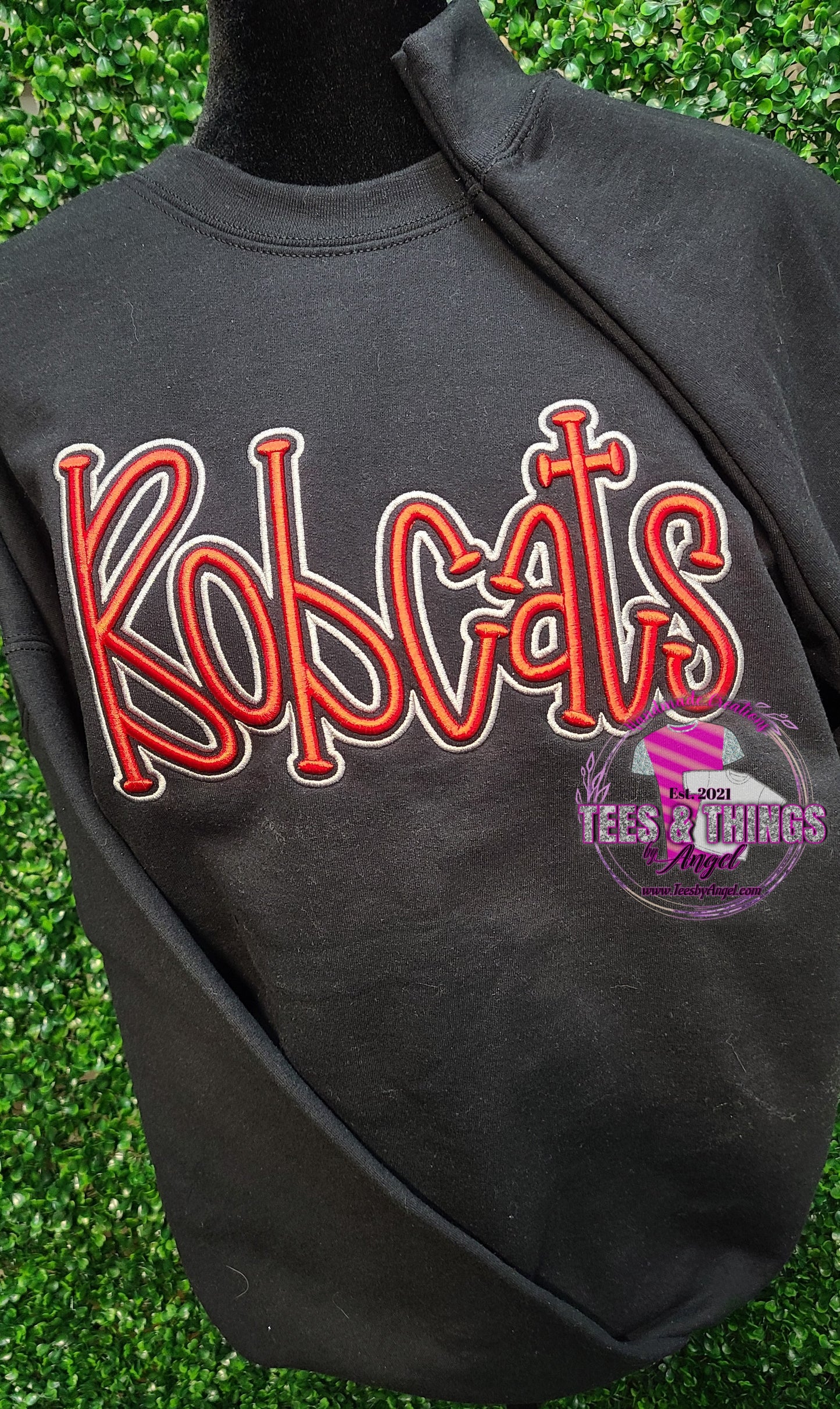Bobcats 3D Embroidered sweatshirt! ❤️🩶🖤