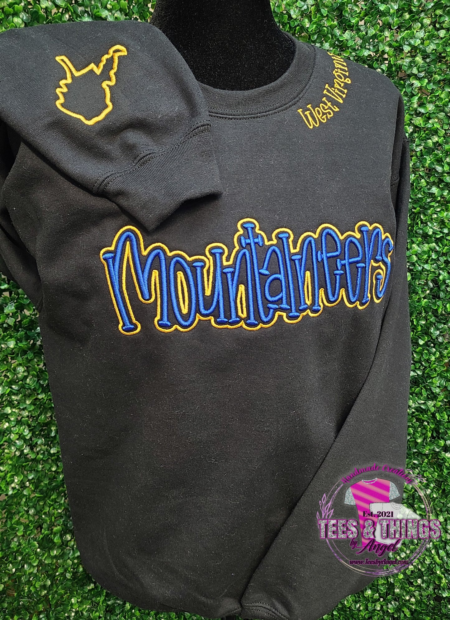 Mountaineers ππ 3D embroidered WV sweatshirt!