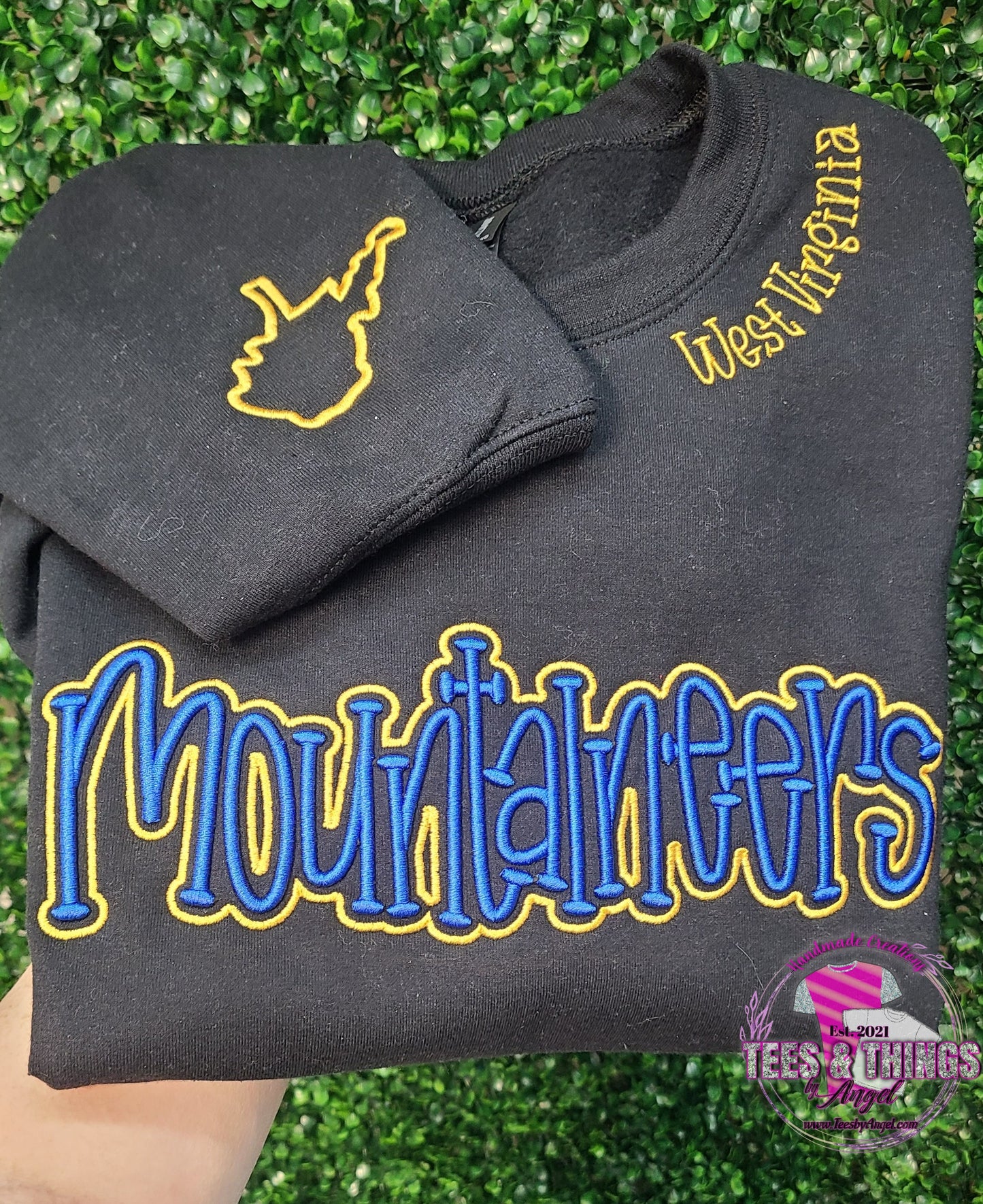 Mountaineers ππ 3D embroidered WV sweatshirt!
