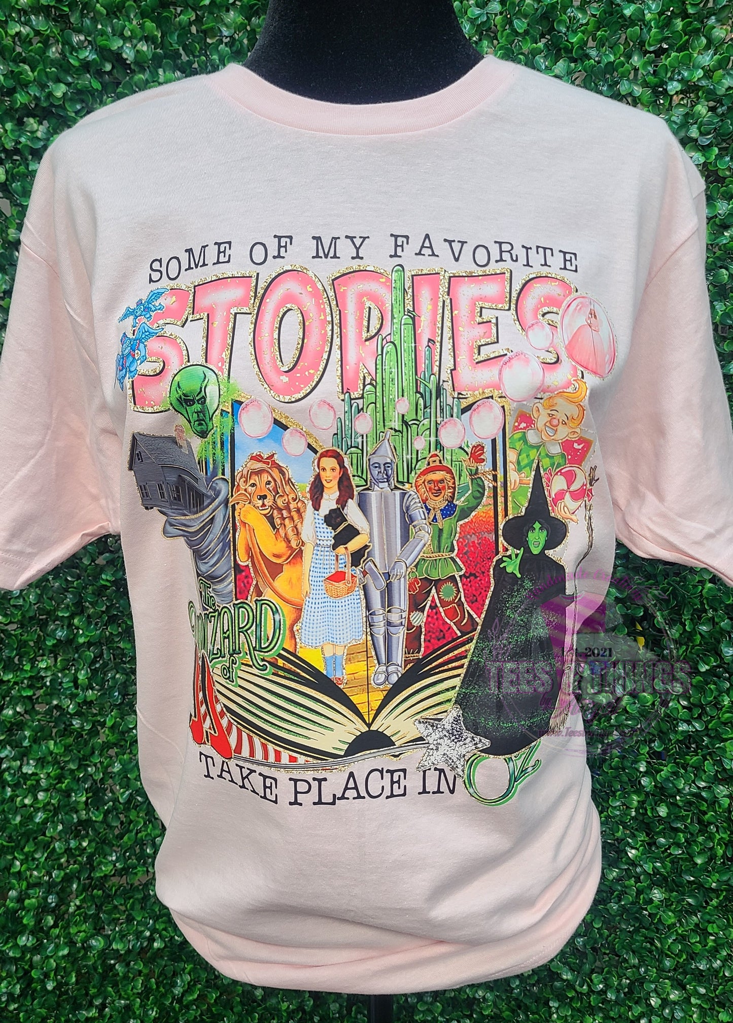 Wizard of OZ book them 🩷💚