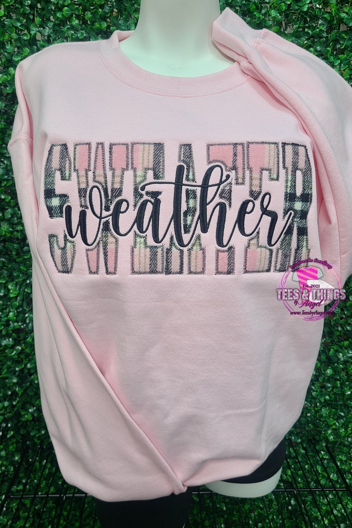Sweater Weather embroidered sweatshirt 🩷