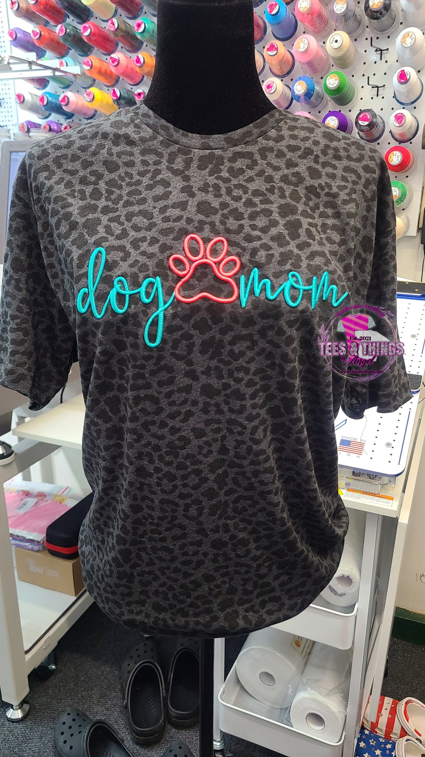 Dog Mom 3D Embroidered 🐾