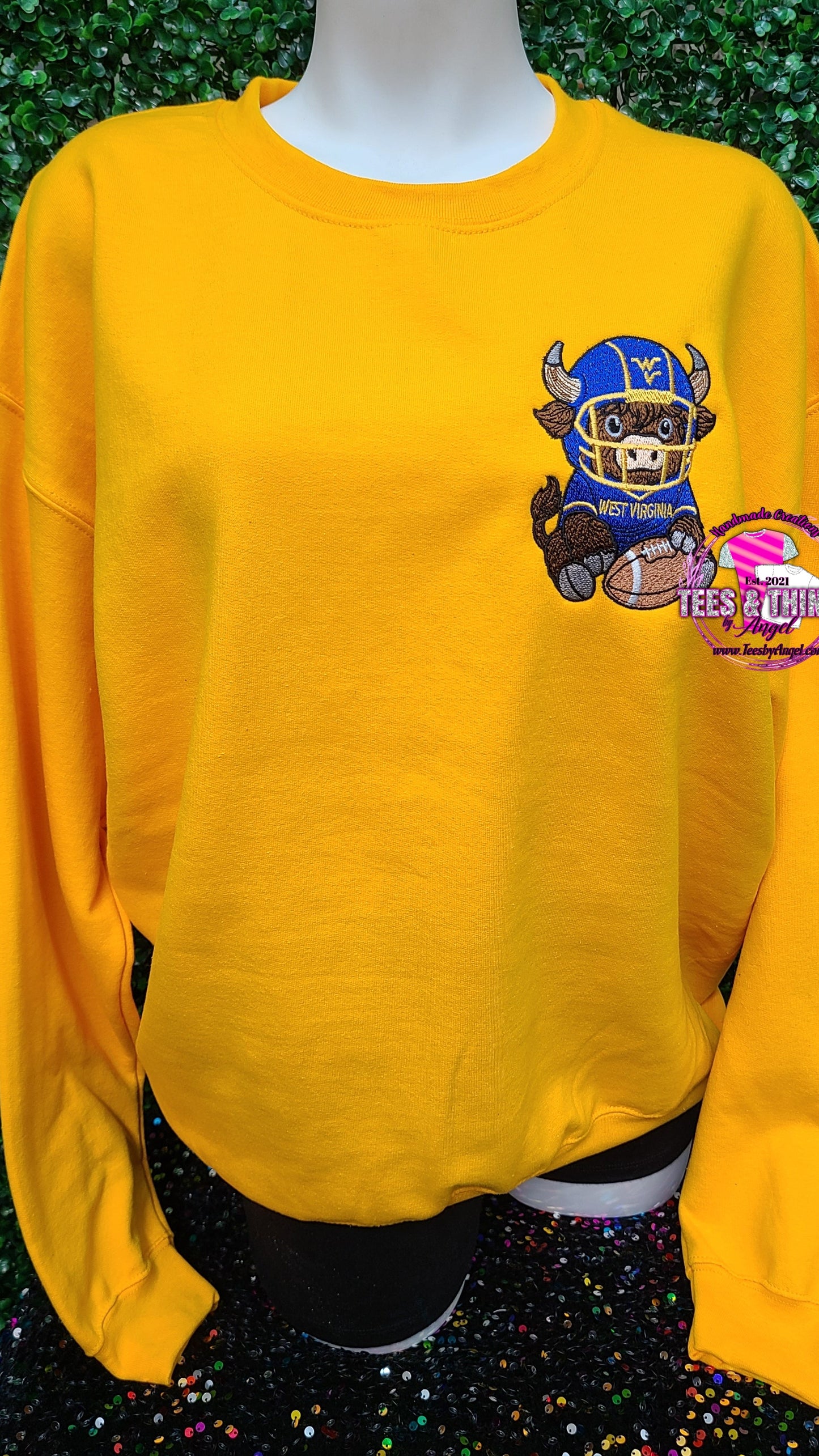 WV Mountaineer Embroidered Highland Cow šš Sweatshirt!