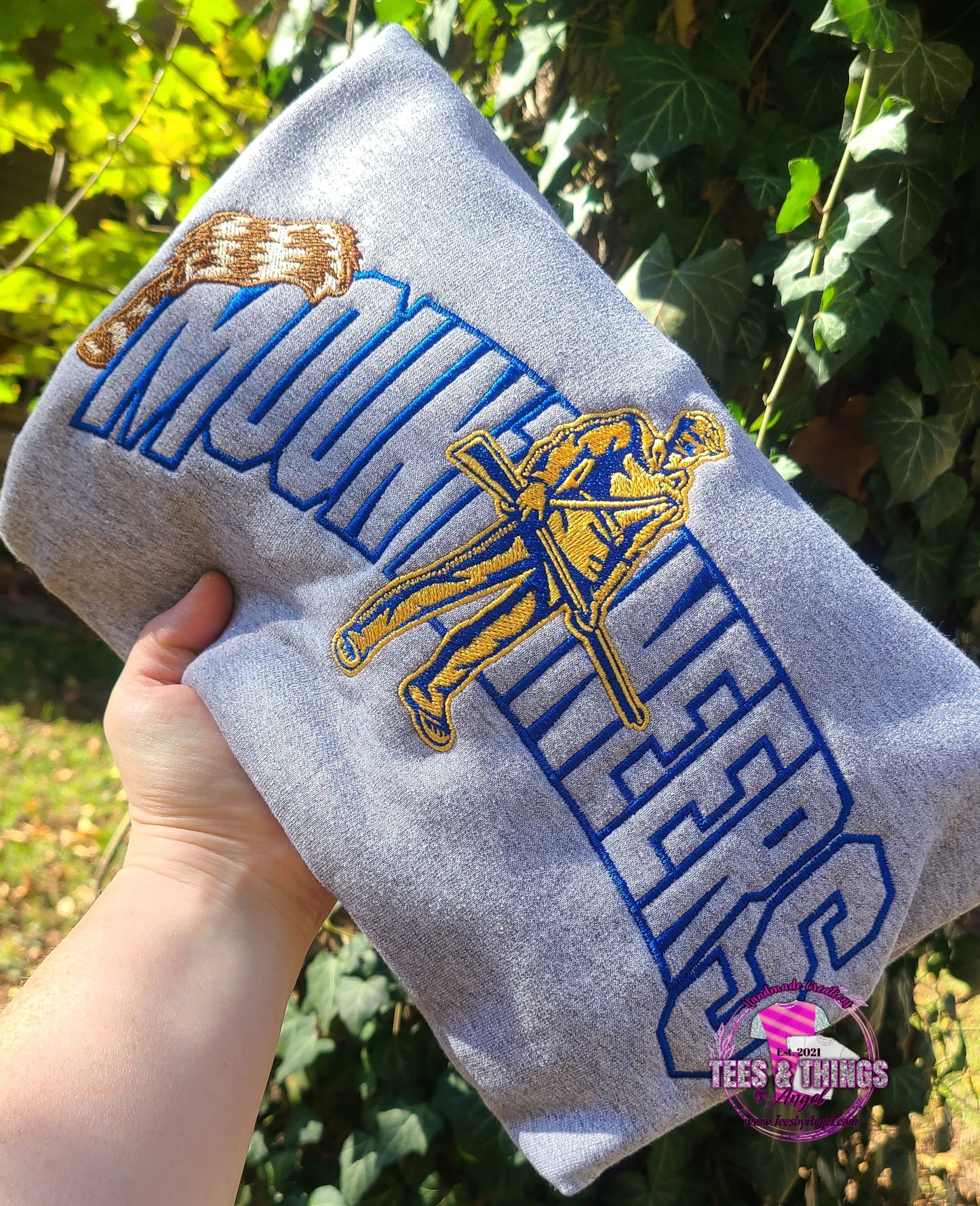 Mountaineers Embroidered sweatshirt 💙💛