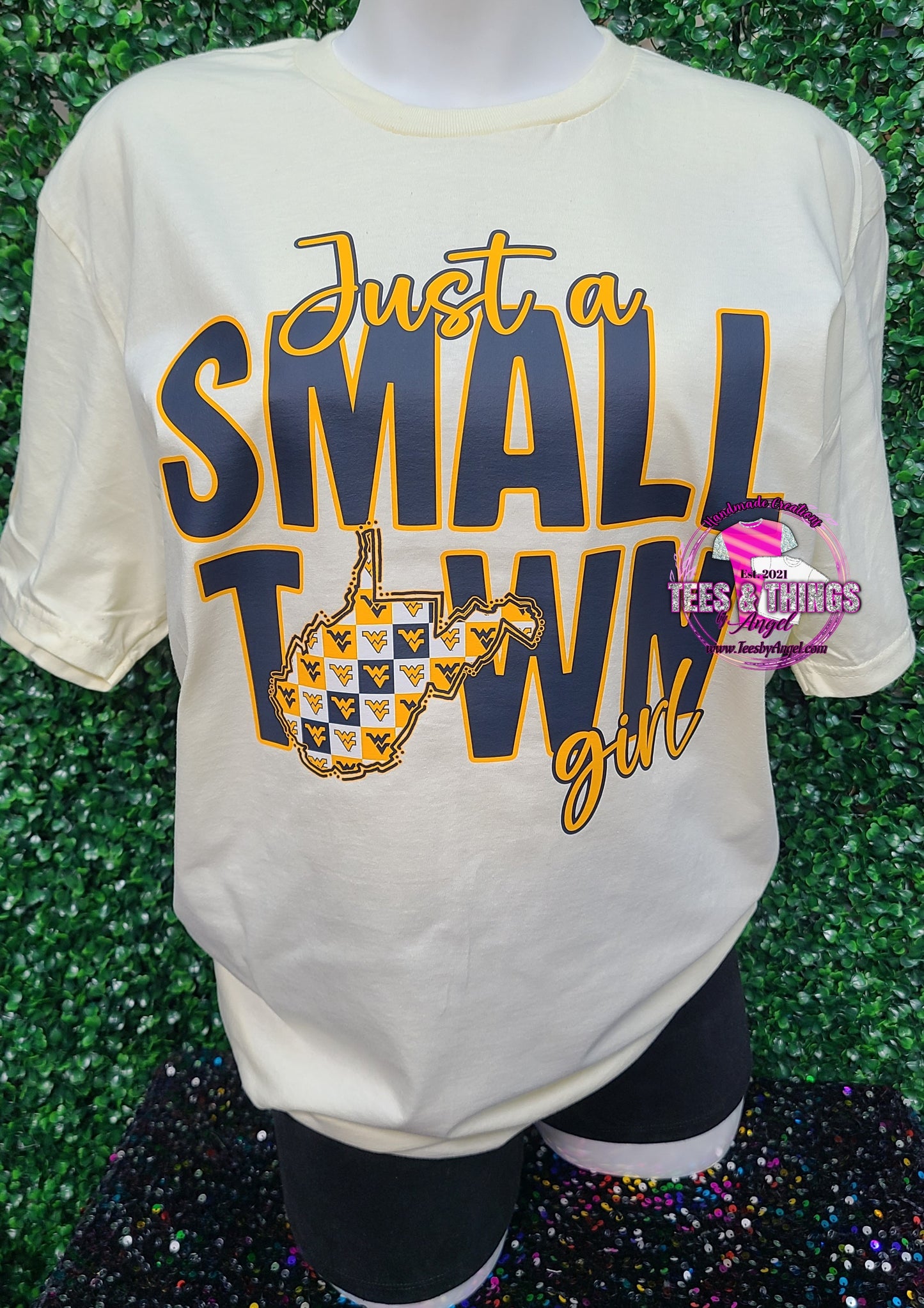 Small Town Girl 💙💛
