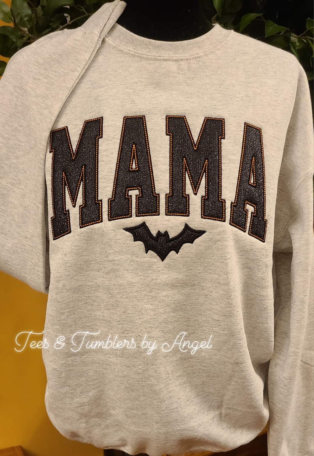 Spooky 👻 Mama Bat Sweatshirt