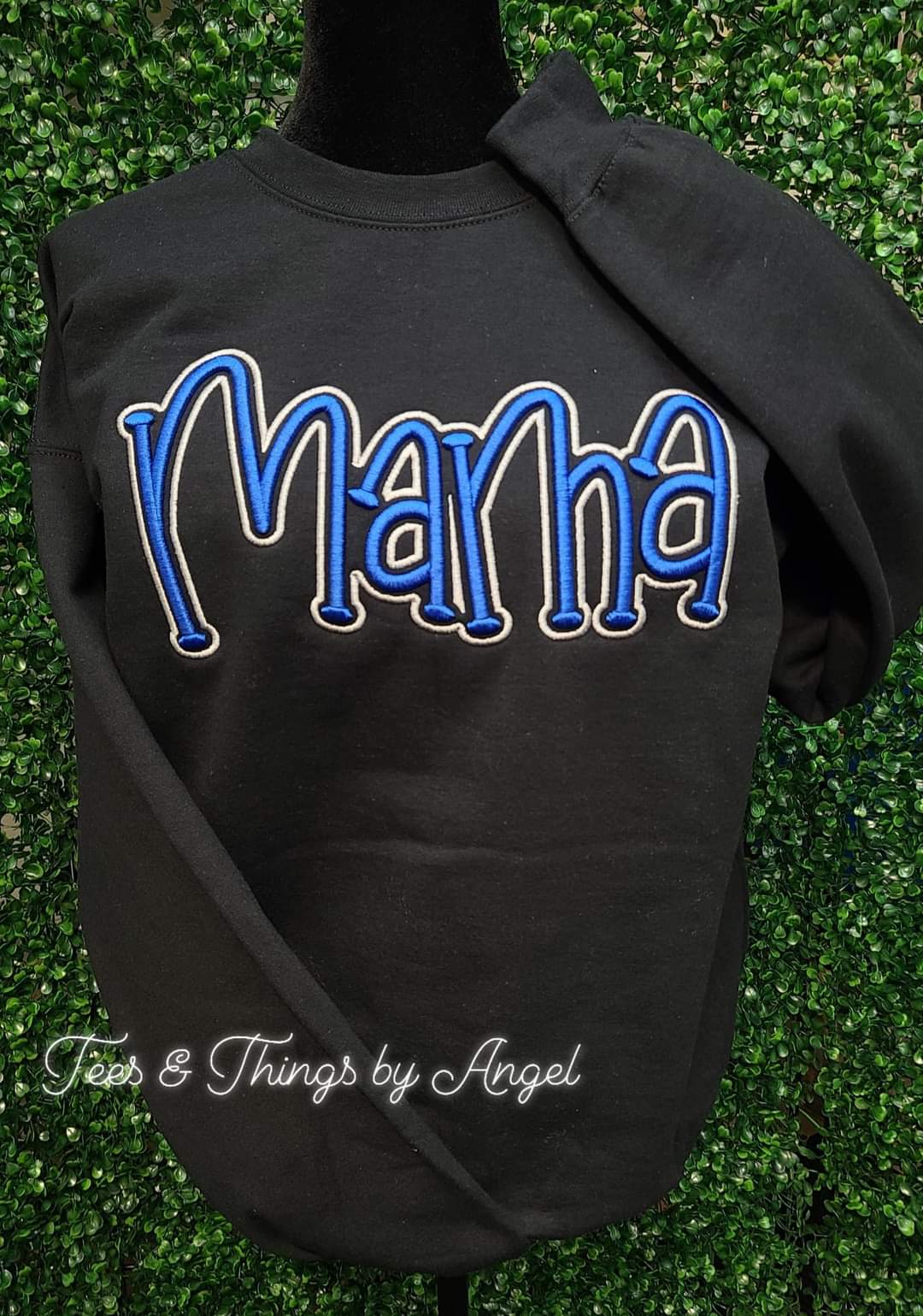 Mama 3D embroidered sweatshirt.