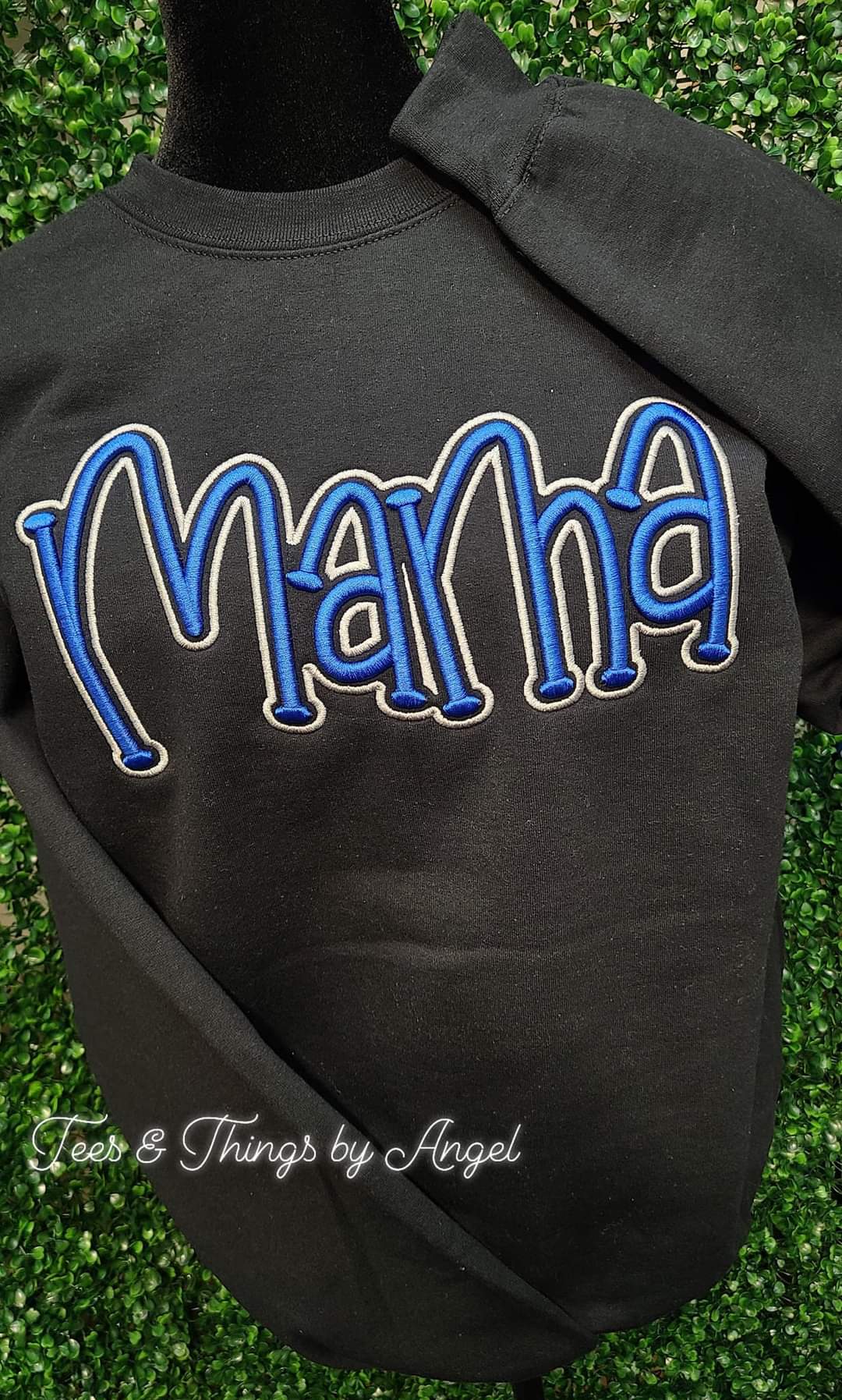 Mama 3D embroidered sweatshirt.