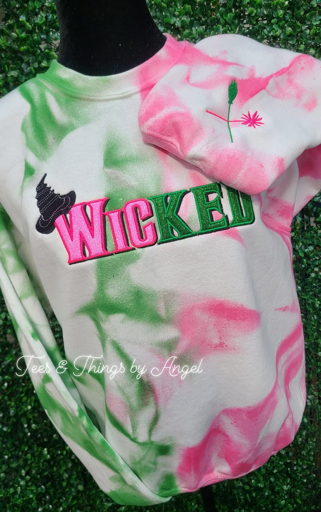 Wicked 💚🩷 Embroidered sweatshirt