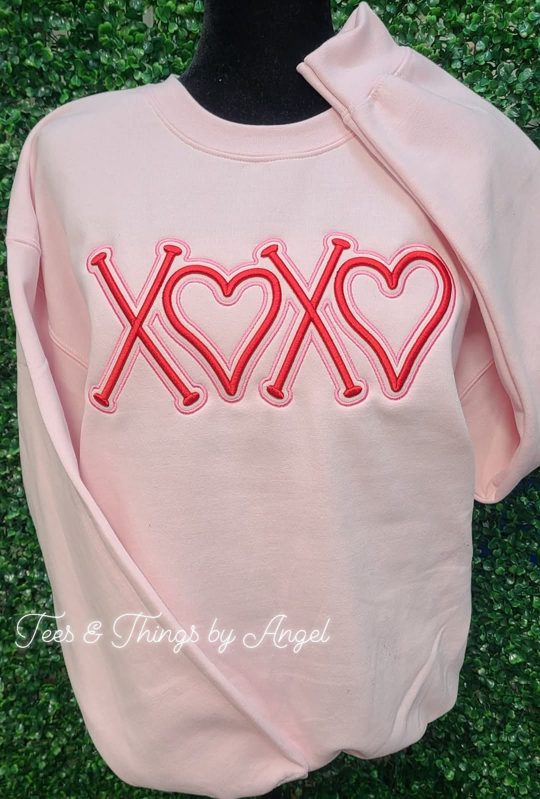 XOXO ❤️ 3D embroidered sweatshirt!