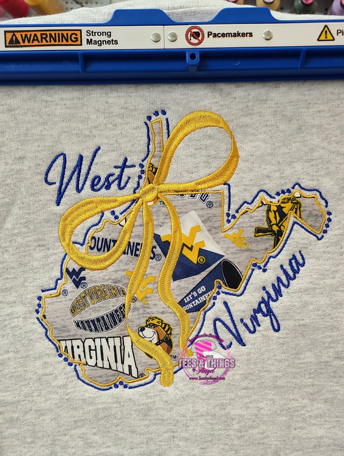 WV 💛 Bow 💙 embroidered sweatshirt!