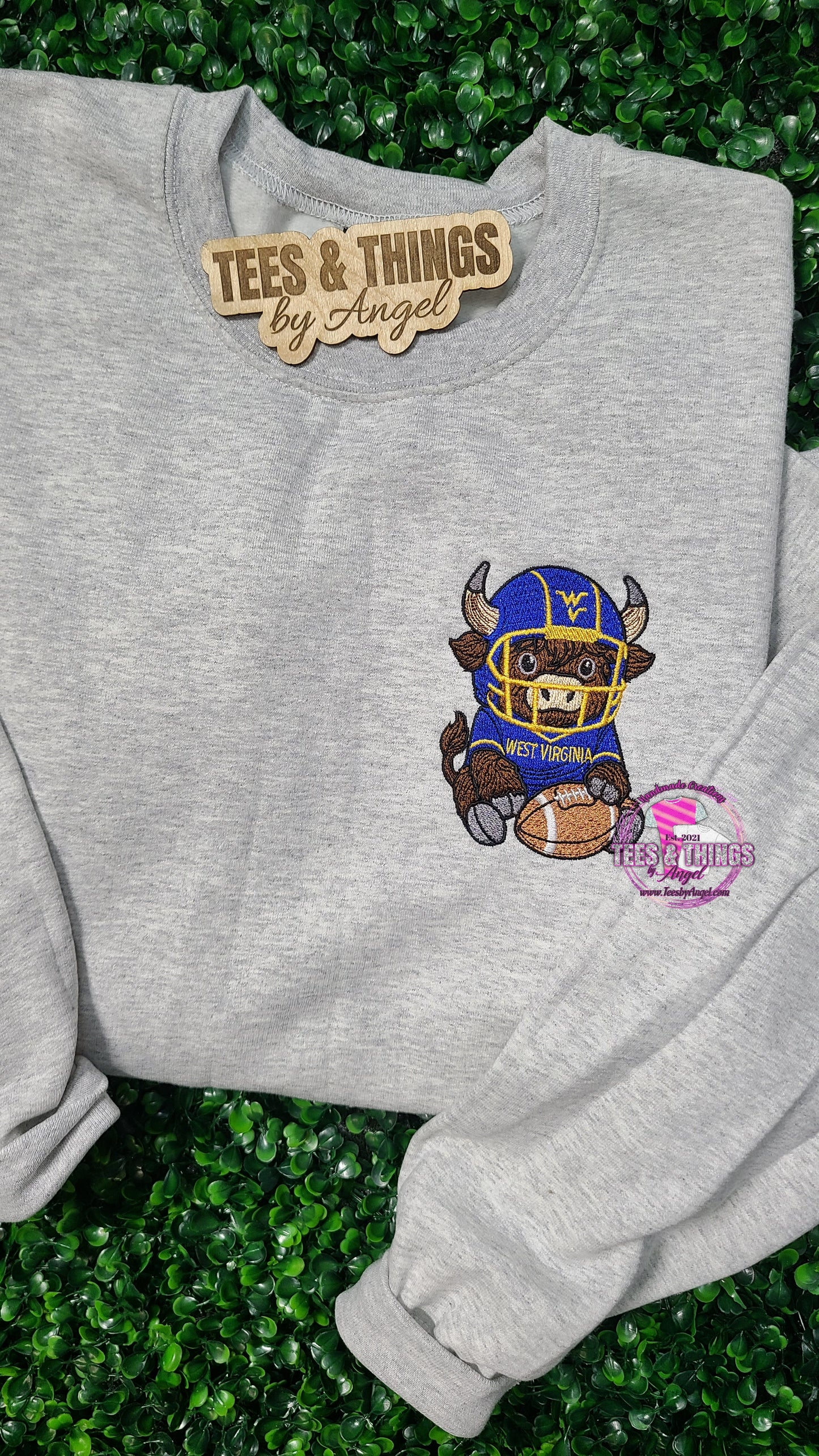 WV Mountaineer Embroidered Highland Cow 💙💛 Sweatshirt!