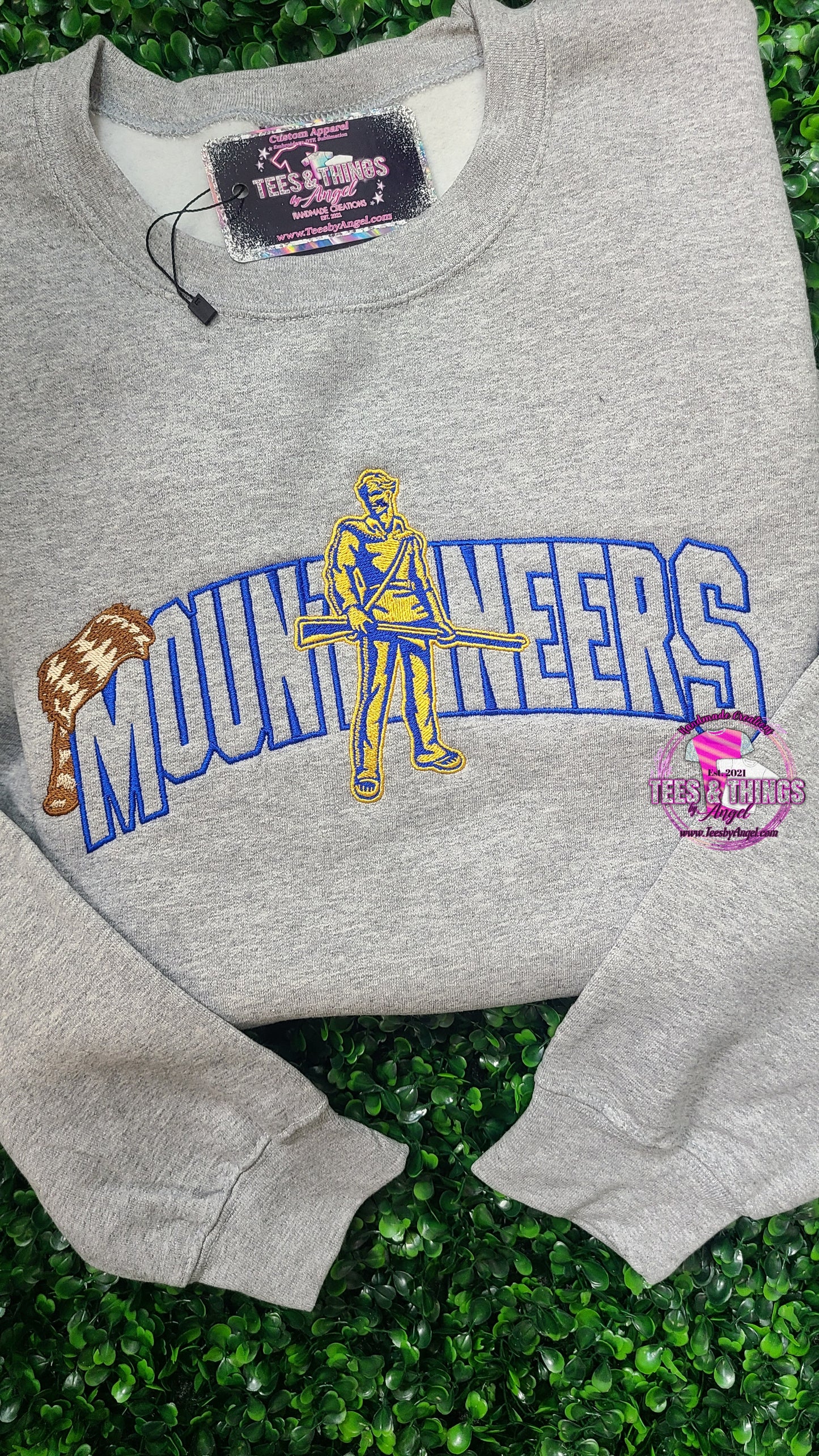 Mountaineers Embroidered sweatshirt 💙💛