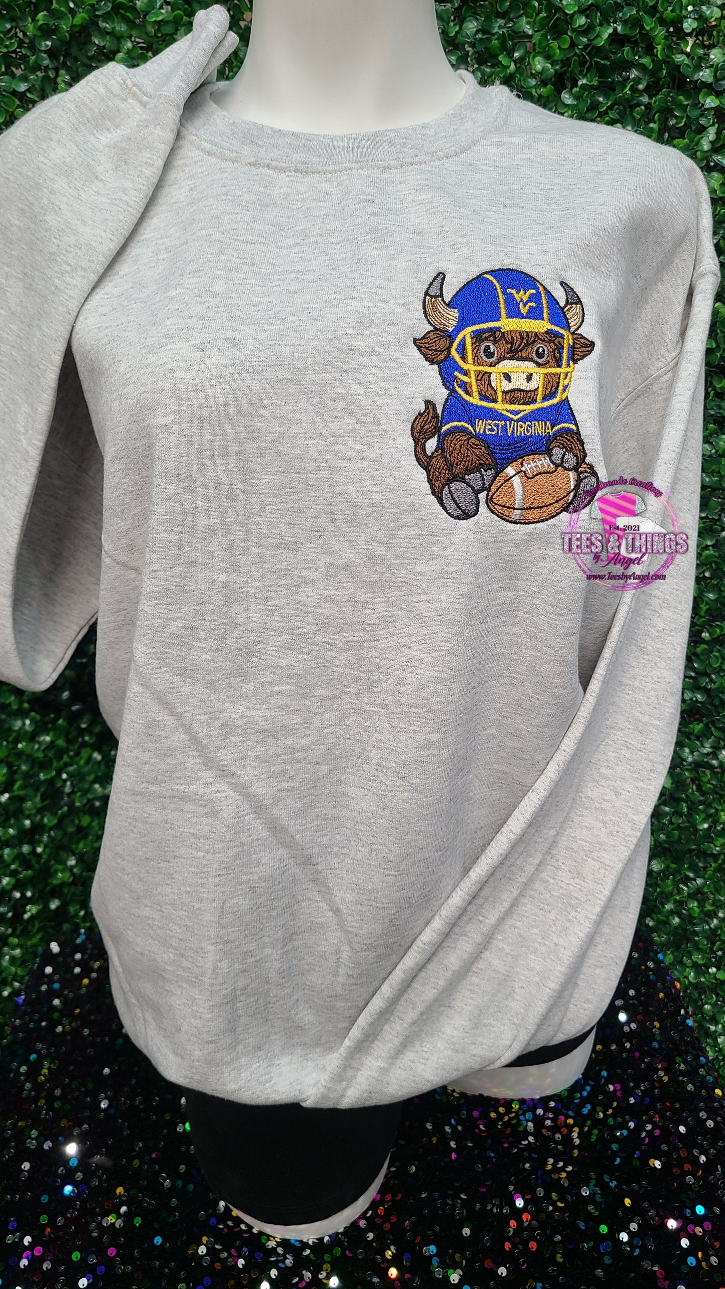 WV Mountaineer Embroidered Highland Cow 💙💛 Sweatshirt!
