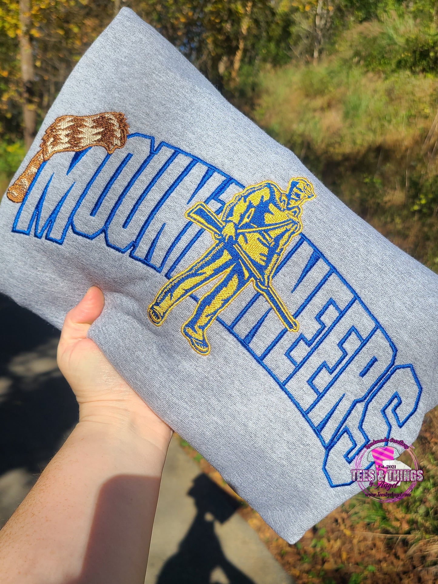 Mountaineers Embroidered sweatshirt 💙💛