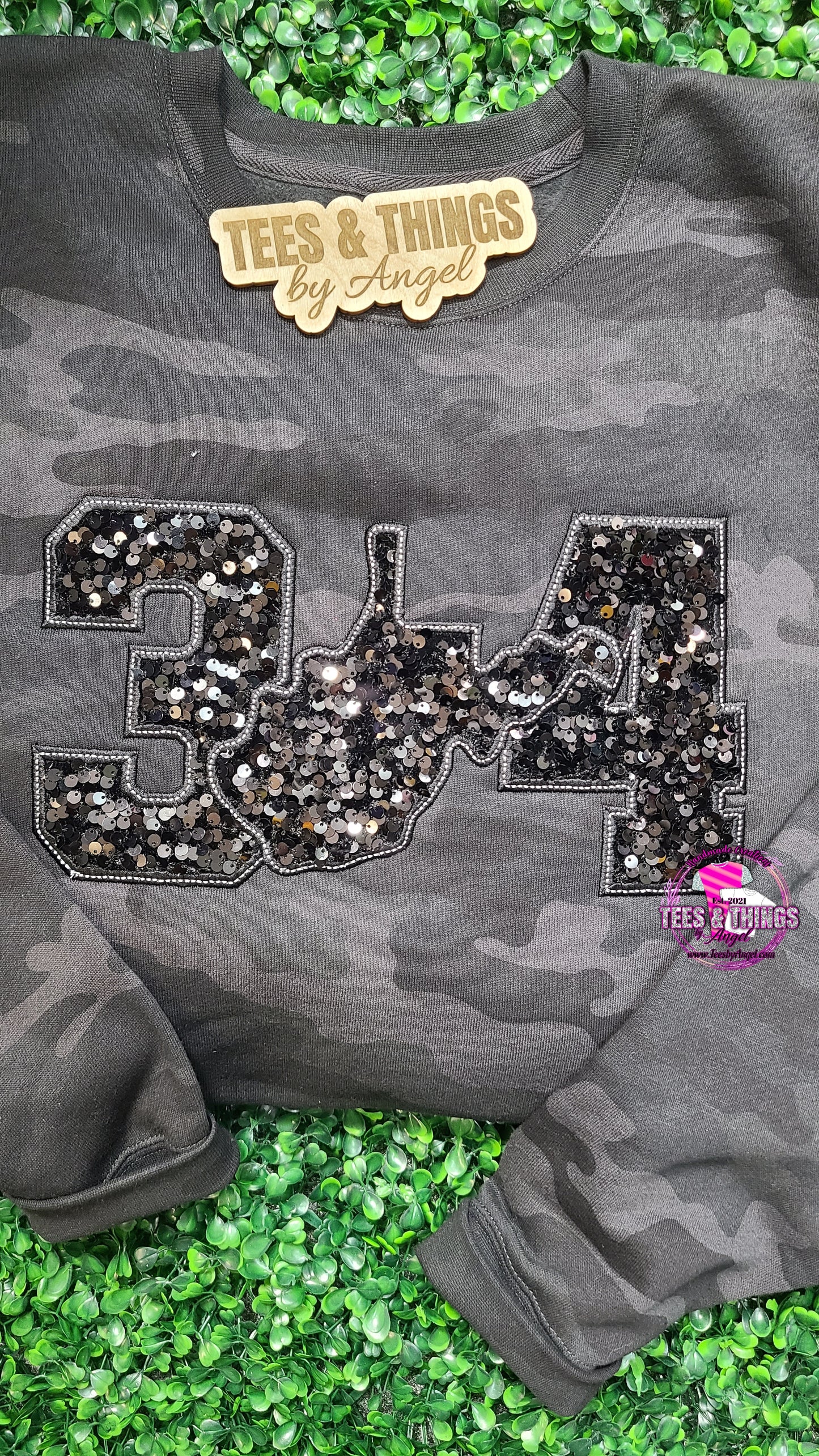 304 🖤 Embroidered Sweatshirt