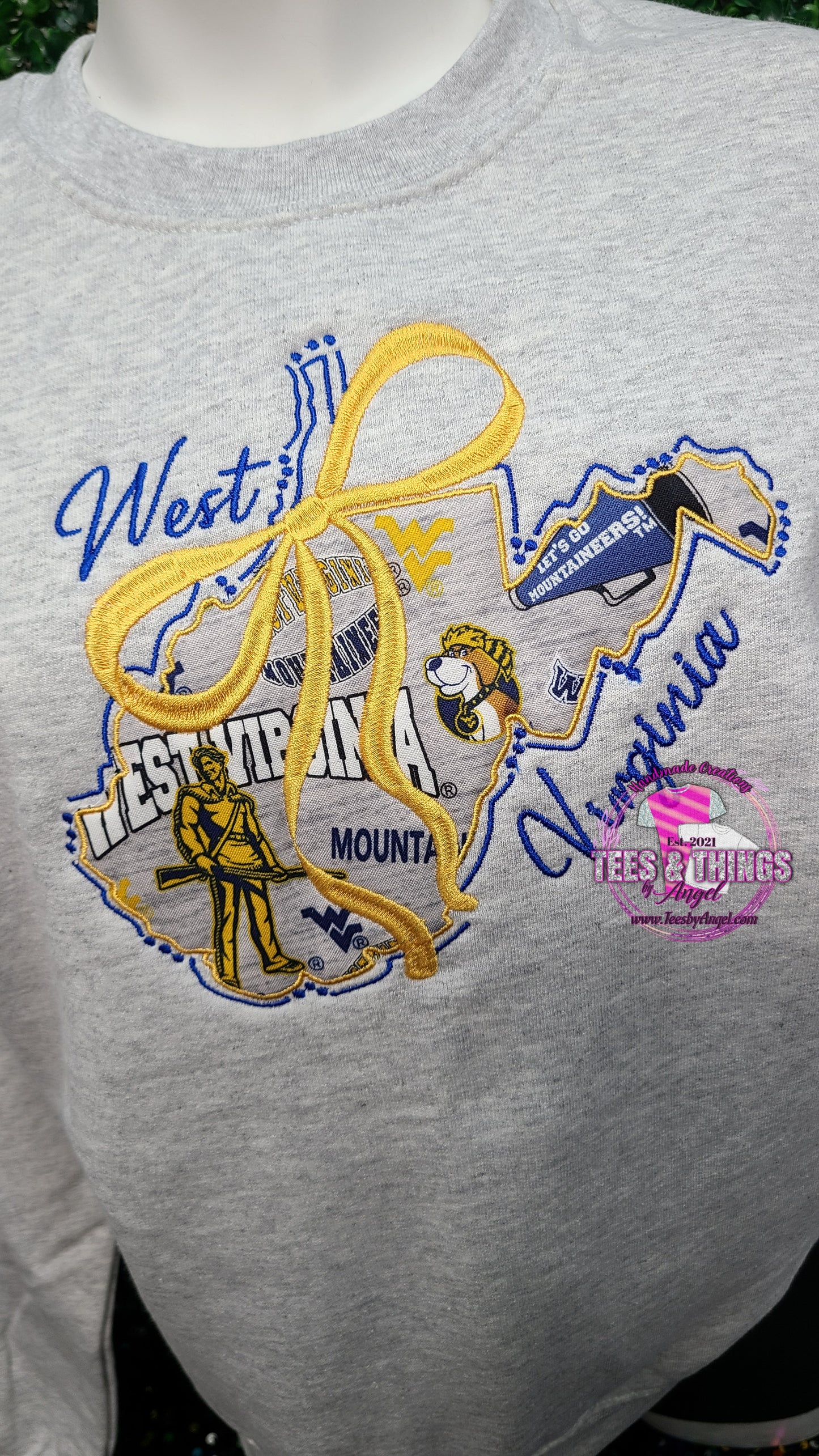 WV 💛 Bow 💙 embroidered sweatshirt!