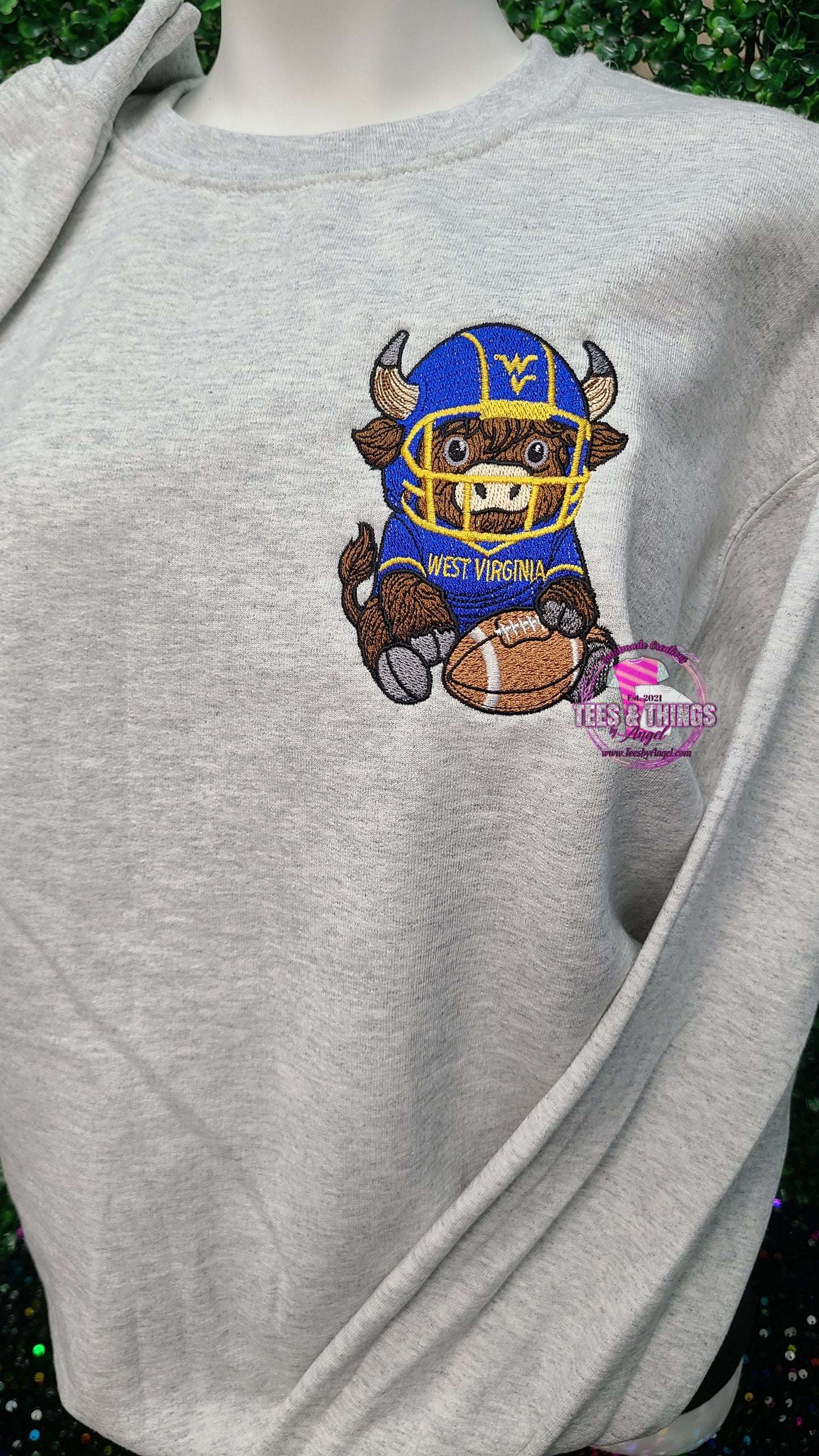 WV Mountaineer Embroidered Highland Cow 💙💛 Sweatshirt!