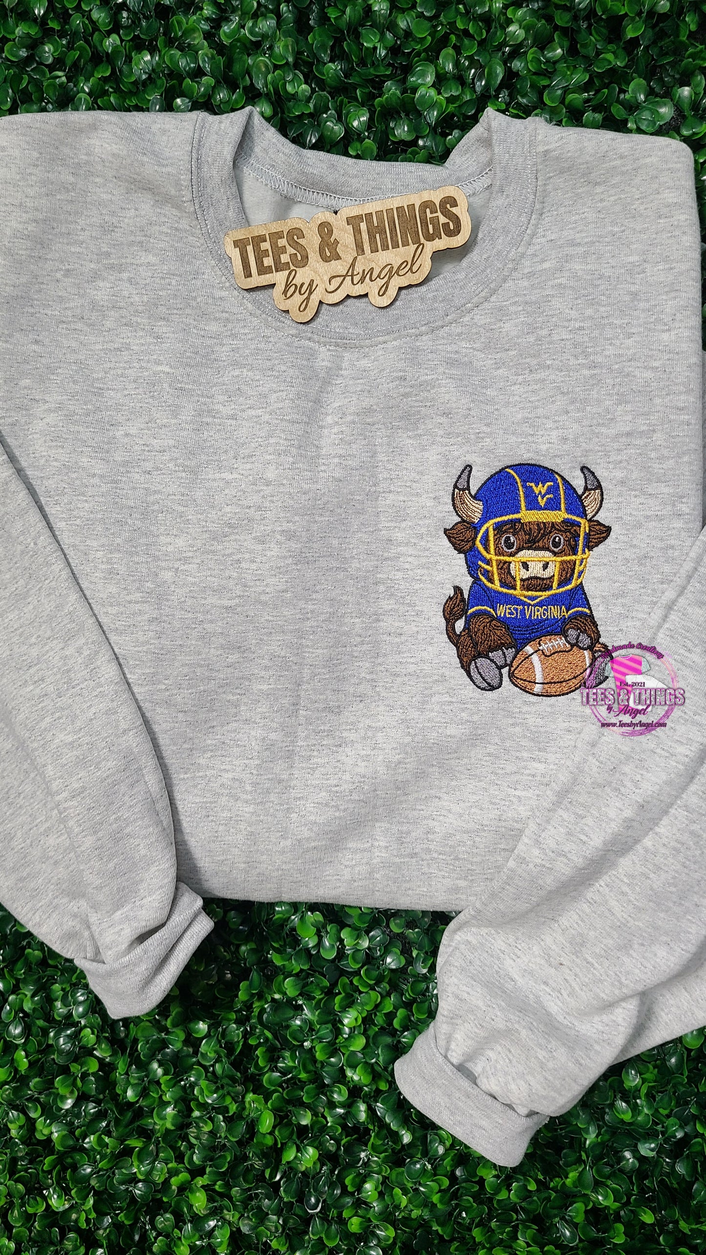 WV Mountaineer Embroidered Highland Cow 💙💛 Sweatshirt!