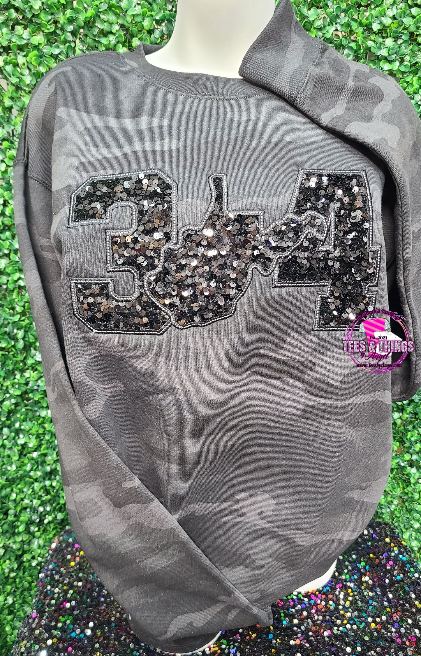 304 🖤 Embroidered Sweatshirt