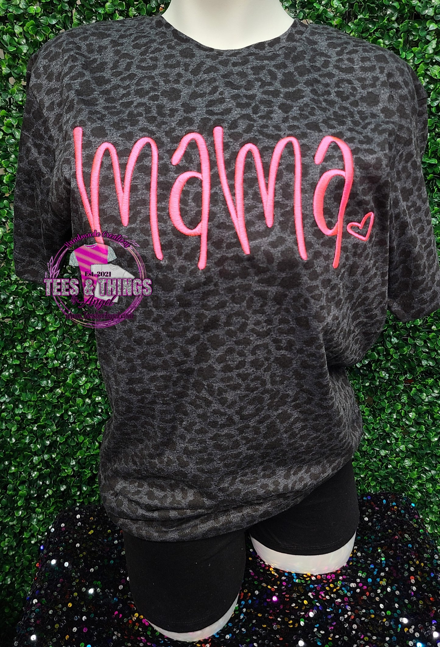 Mama Embroidered with heart! 🩷
