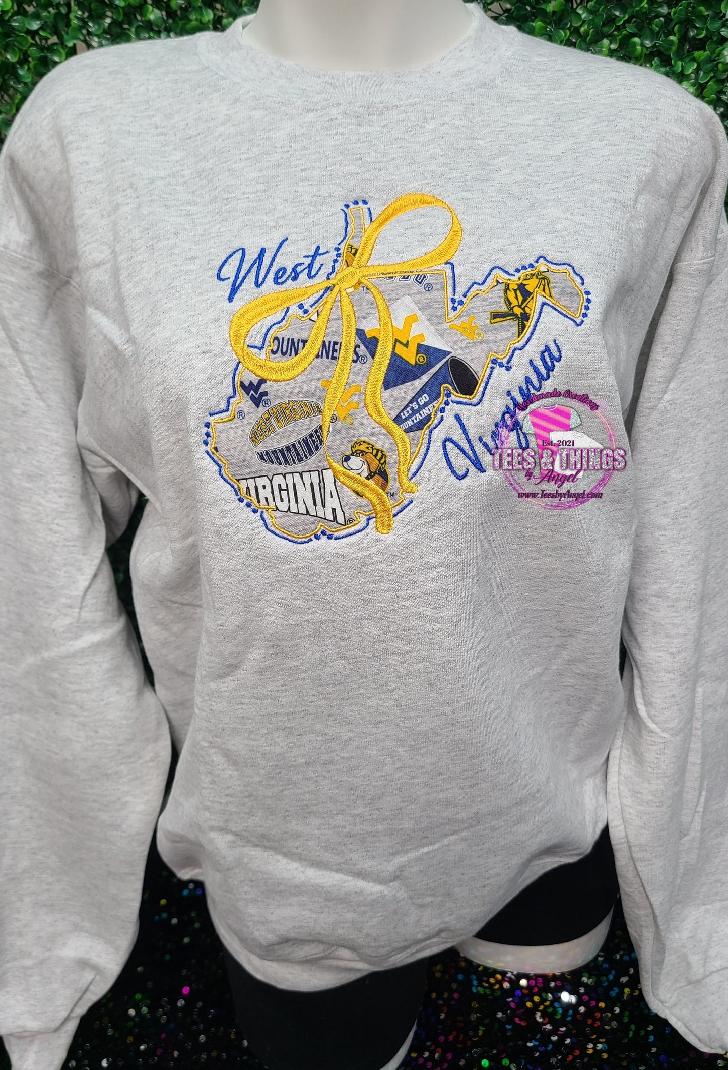 WV 💛 Bow 💙 embroidered sweatshirt!