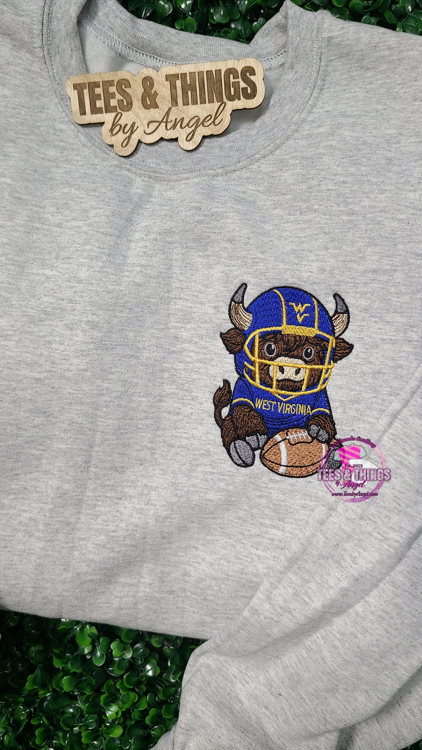 WV Mountaineer Embroidered Highland Cow 💙💛 Sweatshirt!
